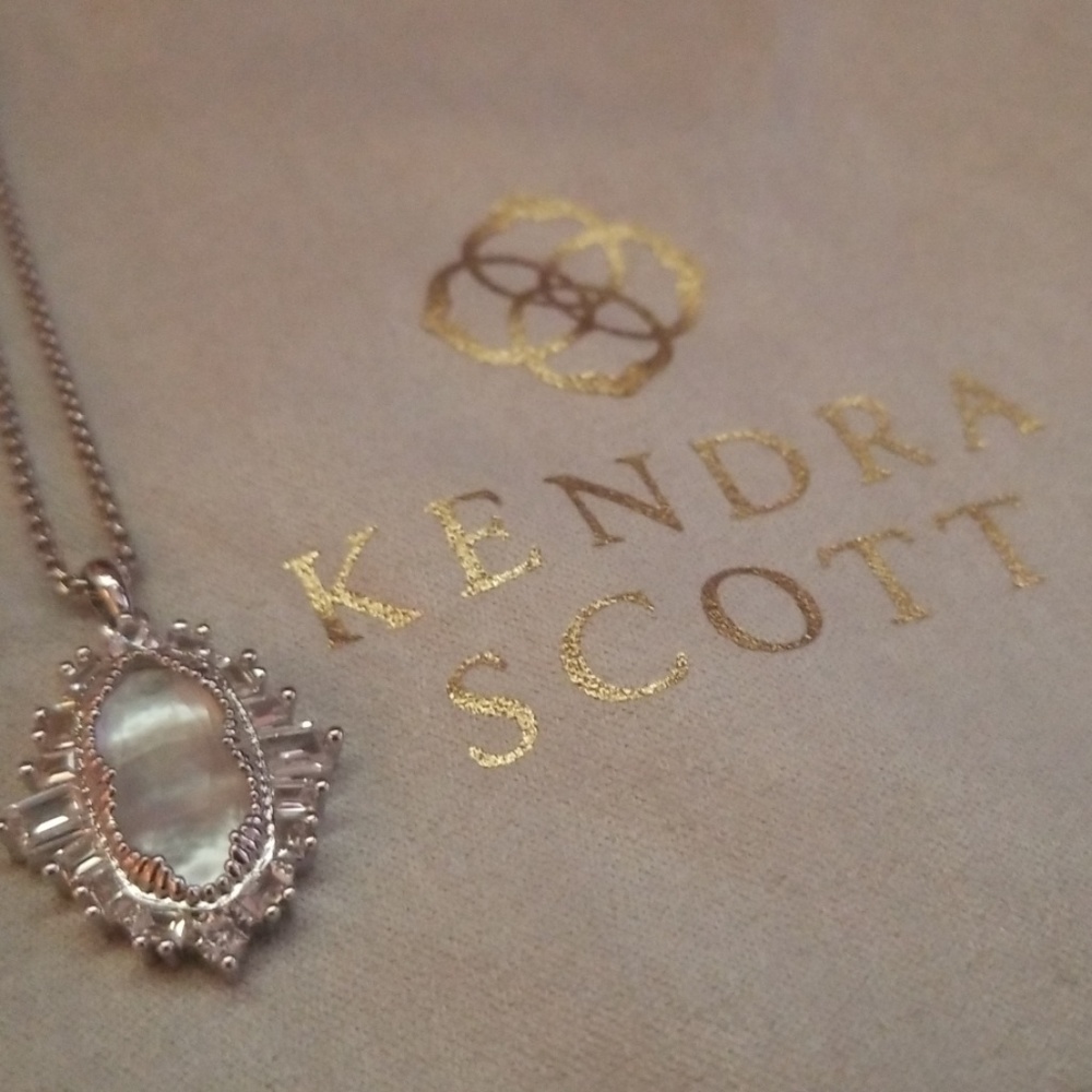 Kendra Scott necklace